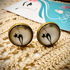 Cat stud earrings tiny cute Vintage cabochon Look Antique Copper studs for Cat lovers, glass cabochon, summer jewelry, cat animal jewellery