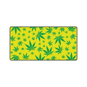 Puede incluir: Un fondo amarillo con un patrón repetido de hojas verdes de marihuana.