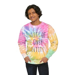 Kwaliteit van leven boven kwantiteit Uniseks tie-dye sweatshirt