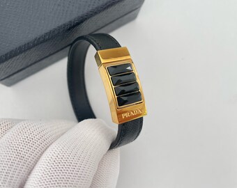 PRADA ブラックレザーブレスレット 関税負担なし☆PRADA プラダ サフィアーノレザー ブレスレット