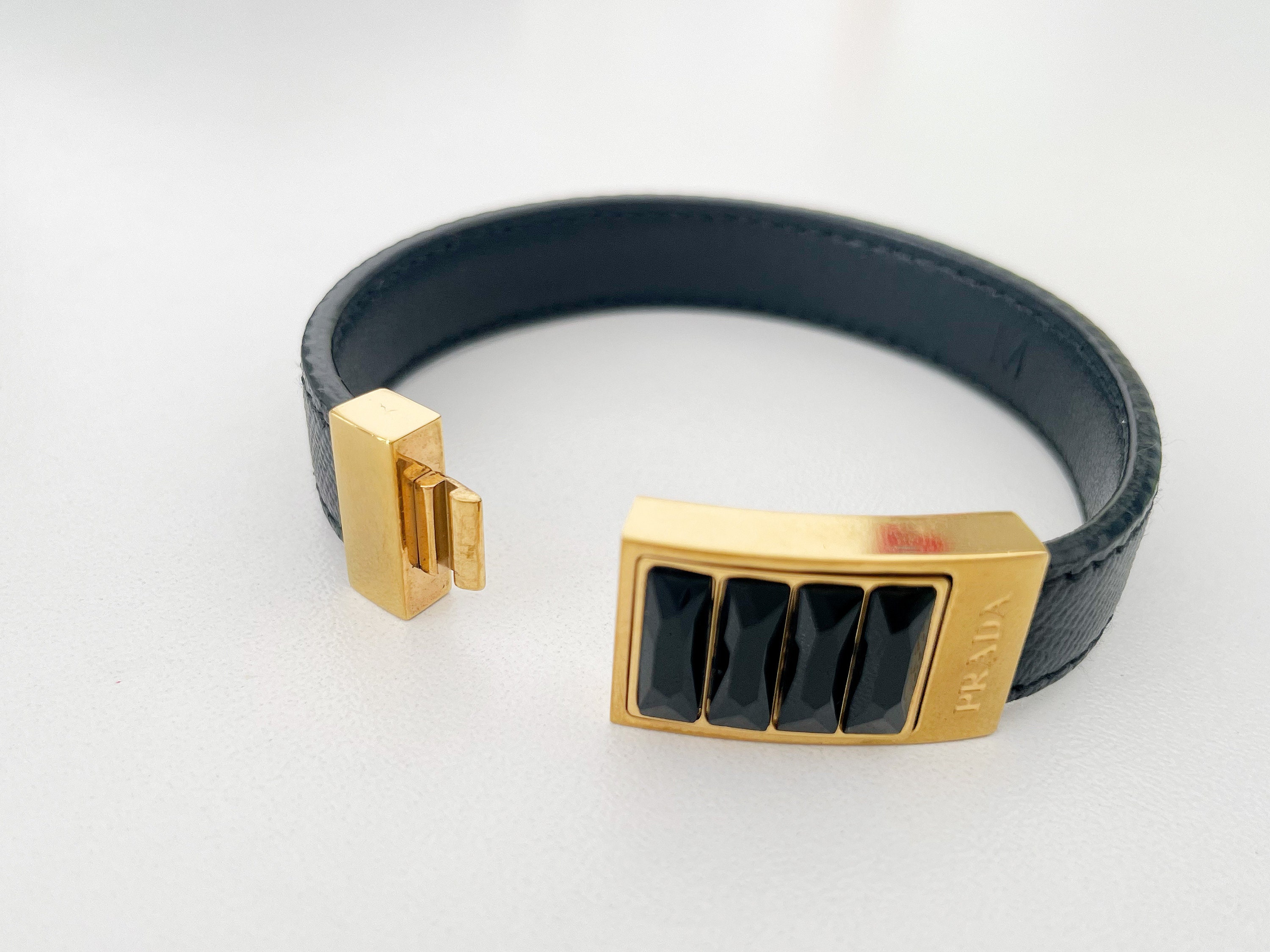 PRADA ブレスレット バングル ブラック レザー オニキス 高級 Y2K 本物