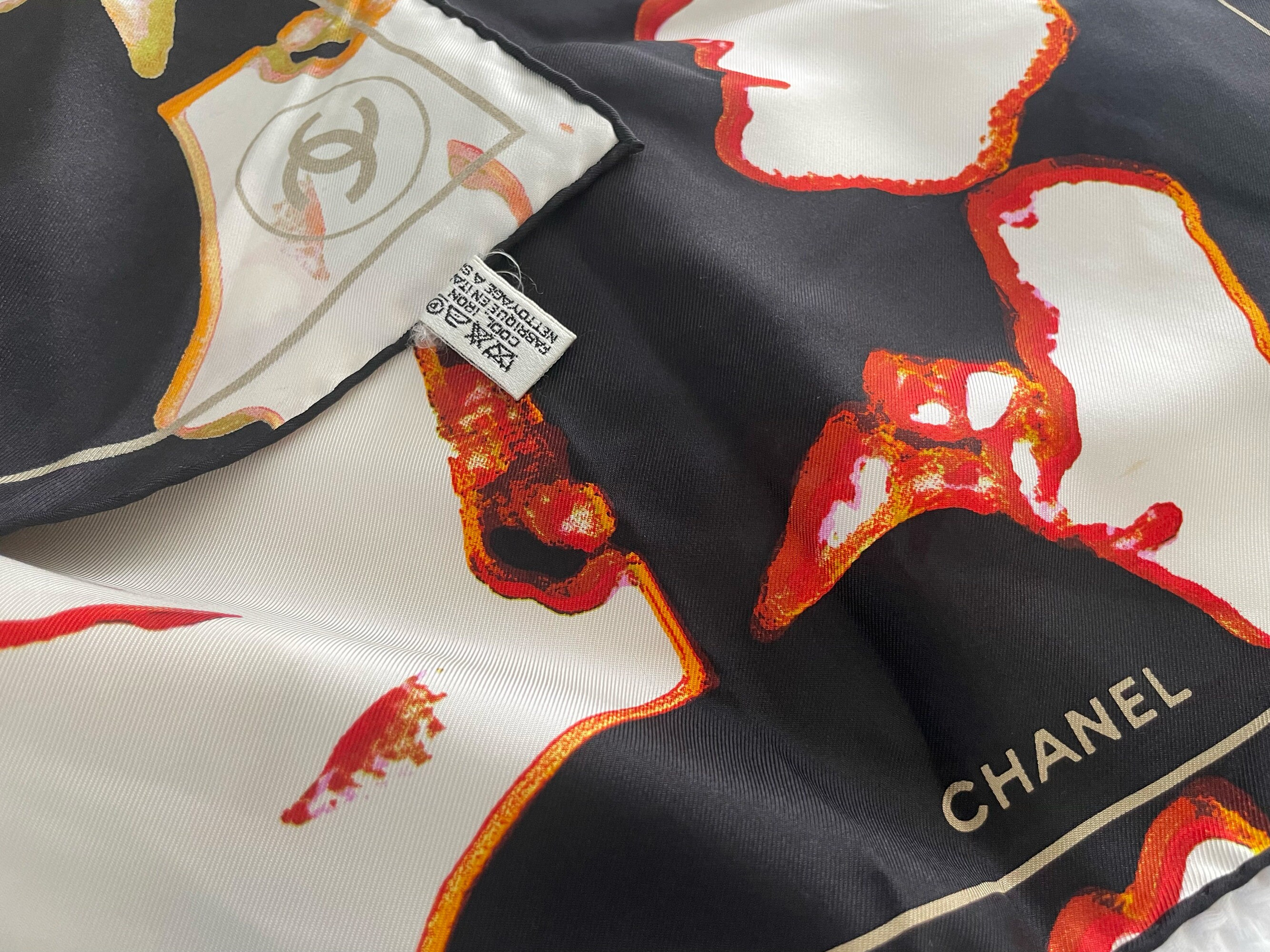 本物のシャネル マドモアゼル スカーフ | 100% シルク | 手巻きエッジ