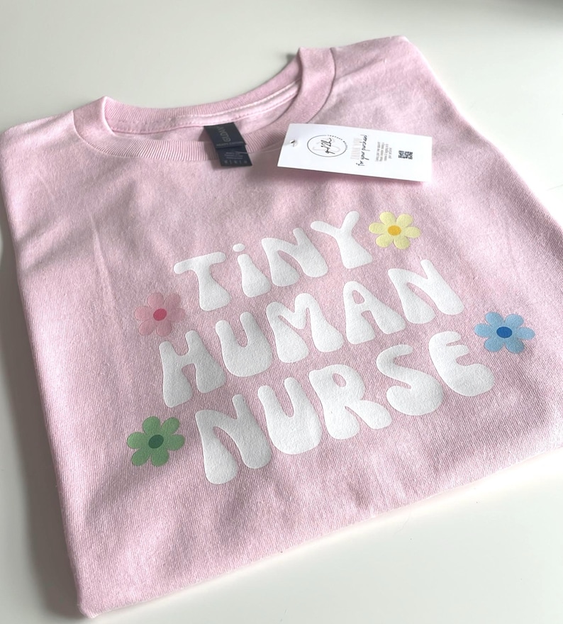 Tiny Human Nurse Shirt NICU Nurse Shirt For Neonatal Nurse T-Shirt For Pediatric Nurse Gift PICU Nurse Shirt Cute Nurse Shirt RN Gift afbeelding 2