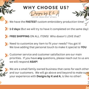 Puede incluir: Un gr&aacute;fico floral rosa y blanco con el texto "WHY CHOOSE US?" y "Designs by K&A CUSTOM EMBROIDERY APPAREL". El texto a continuaci&oacute;n enumera las razones para elegir esta empresa, que incluyen un tiempo de producci&oacute;n r&aacute;pido, env&iacute;o gratuito, opciones de personalizaci&oacute;n y un excelente servicio al cliente.