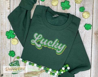 Sudadera bordada del Día de San Patricio: Lucky Retro Clover Crewneck