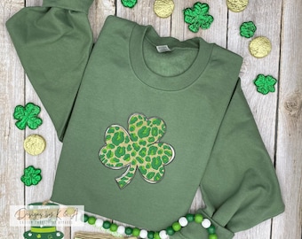 Sudadera con trébol bordado: cuello redondo con trébol del Día de San Patricio