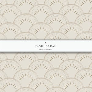 Puede incluir: Un patrón sin costuras que presenta un diseño repetitivo de semicírculos beige y marrón con un patrón de rayos de sol. El patrón está sobre un fondo beige claro. El texto "TASHI SARAH PATTERN SHOPPE" está centrado en un rectángulo blanco en la parte superior de la imagen.