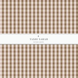 Pode incluir: Um padrão xadrez marrom e branco com o texto "TASHI SARAH PATTERN SHOPPE" no centro.