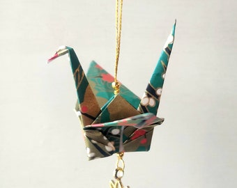 Ornamento di gru origami di medie dimensioni. Fascino per auto, gru di carta giapponese, decorazioni sospese. Portafortuna/regali. Chiyogami/Gru Yuzen, fascino del loto.