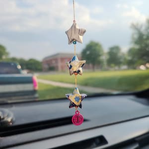 Charme de voiture d'étoiles d'origami. Ornements d'étoiles, décor suspendu. Origami japonais, étoiles pliantes en papier. Cadeaux spéciaux d'anniversaire. Porte-bonheur.