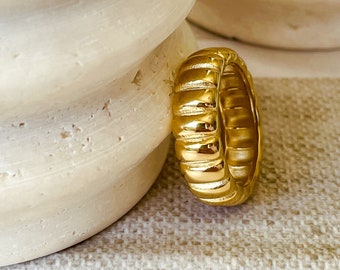18k Ribbed Ring, Gold Ribbed Ring, Minimalist Jewelry for Her, Dainty Jewelry Ring, Stackable Yellow Gold Ring.