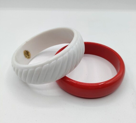 VTG Bangle Pair Angle Ribbed White Bright Cherry … - image 1