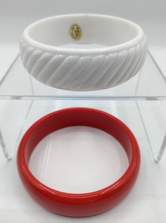 VTG Bangle Pair Angle Ribbed White Bright Cherry … - image 3