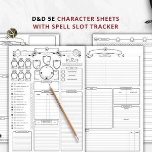 Puede incluir: Hojas de personaje D&D 5E en blanco y negro con rastreador de espacios de hechizos. Las hojas incluyen espacios para información del personaje, puntuaciones de habilidades y seguimiento de hechizos. Un lápiz descansa sobre las hojas.