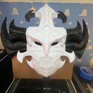 Obelisk helmet
