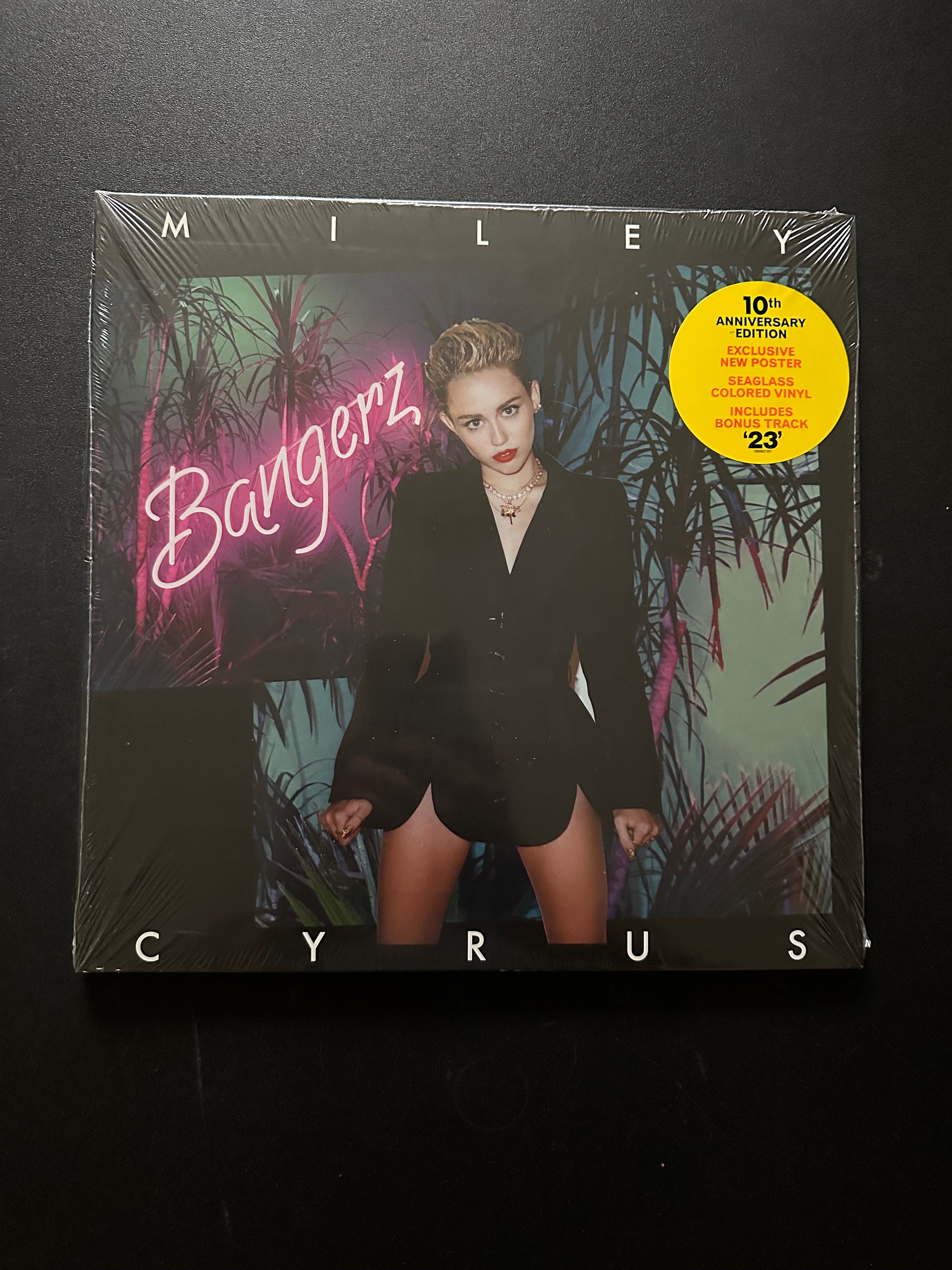 Bangerz Deluxe Album Cover