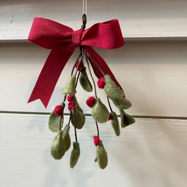 Felt Mistletoe, Christmas Decoration, Farmhouse Style, Artificial Mistletoe, Hostess/Secret Santa Gift, Gift Topper