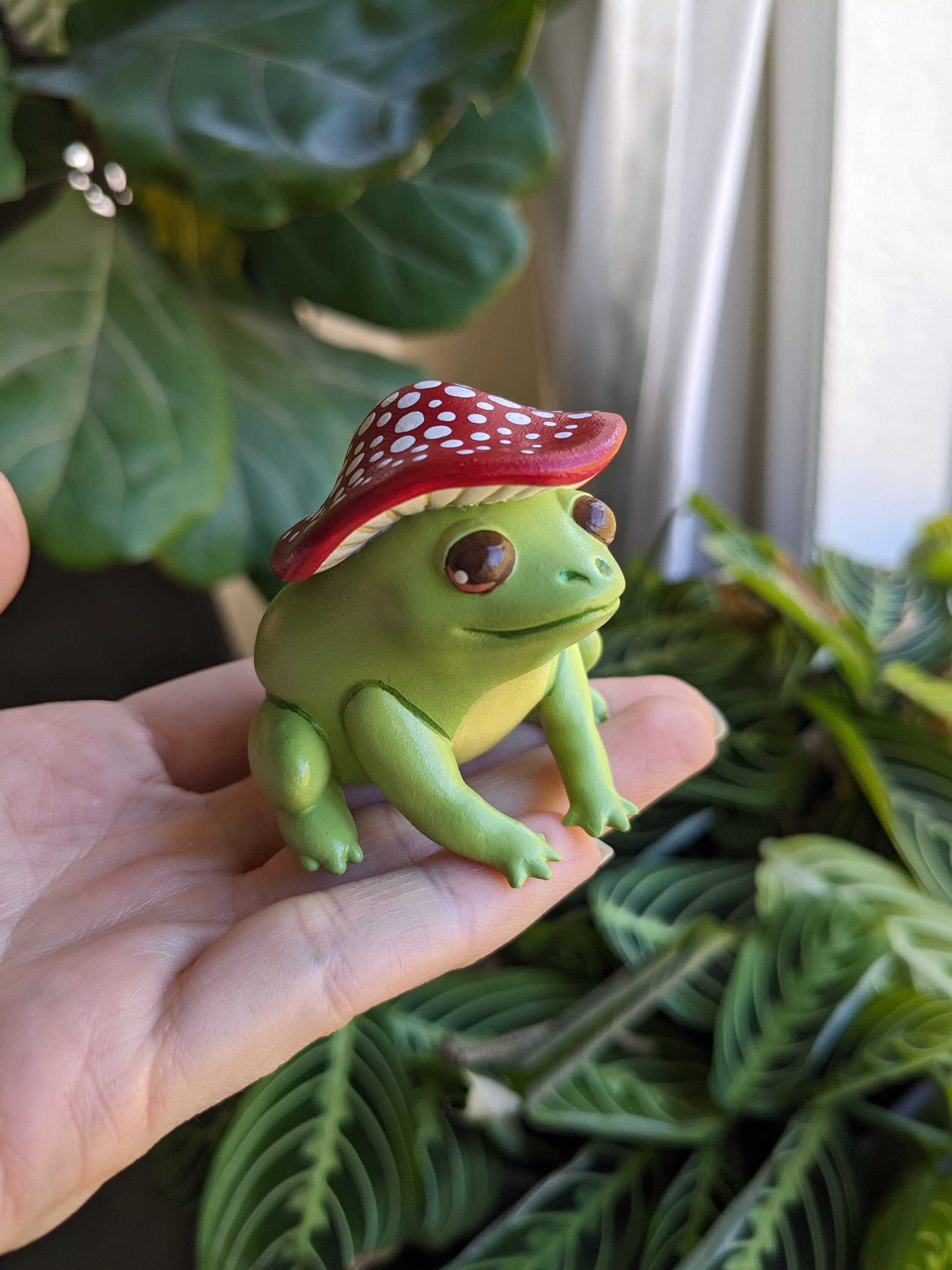 Figurine Frog Wearing Mushroom Hat Enchanted Mushroom Frog