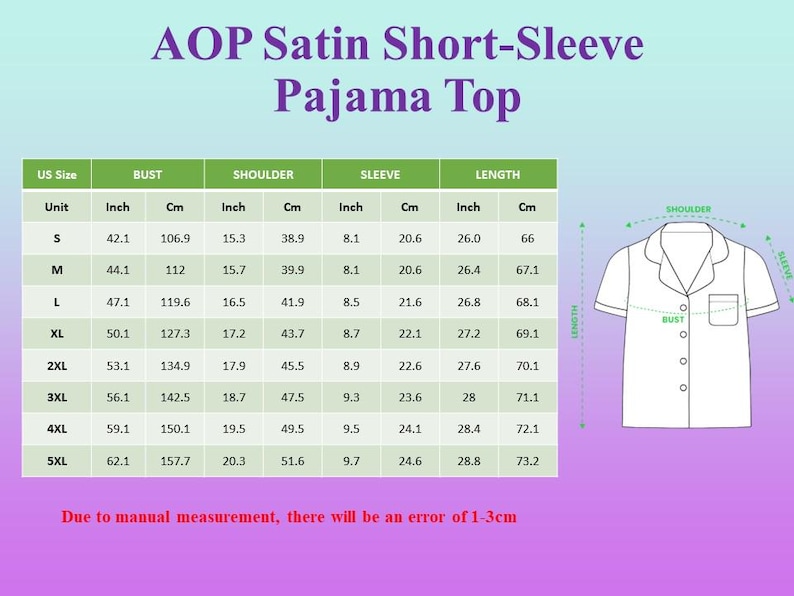 K&ouml;nnte beinhalten: Eine Tabelle mit den Ma&szlig;en eines AOP-Pyjama-Oberteils aus Satin mit kurzen &Auml;rmeln. Die Tabelle enth&auml;lt US-Gr&ouml;&szlig;en, Brust-, Schulter-, &Auml;rmel- und L&auml;ngenma&szlig;e in Zoll und Zentimetern. Eine Abbildung des Pyjama-Oberteils ist ebenfalls enthalten.