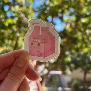 Adesivo de caixa de leite de morango kawaii