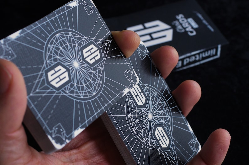Chris Cards Mazzo Glow In The Dark - Carte Da Poker Con Effetto Luminoso UV Per Cardistry E Magia - Edizione Limitata 1000 Pezzi