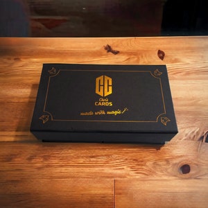 Brillance cuivrée magique : Coffret collector à fermeture magnétique pour 4 jeux de cartes par Chris Cards