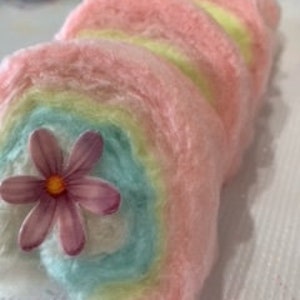 Rouleau de sushi à la barbe à papa (Nos saveurs arc-en-ciel et fleur de gaufrette comestible)