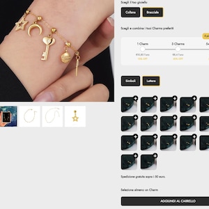 Könnte beinhalten: Ein goldfarbenes Charm-Armband mit Stern-, Mond-, Schlüssel- und anderen dekorativen Anhängern. Das Armband wird an einem Handgelenk mit einem schwarzen Ärmel im Hintergrund gezeigt. Ein filigranes Schmuckstück.
