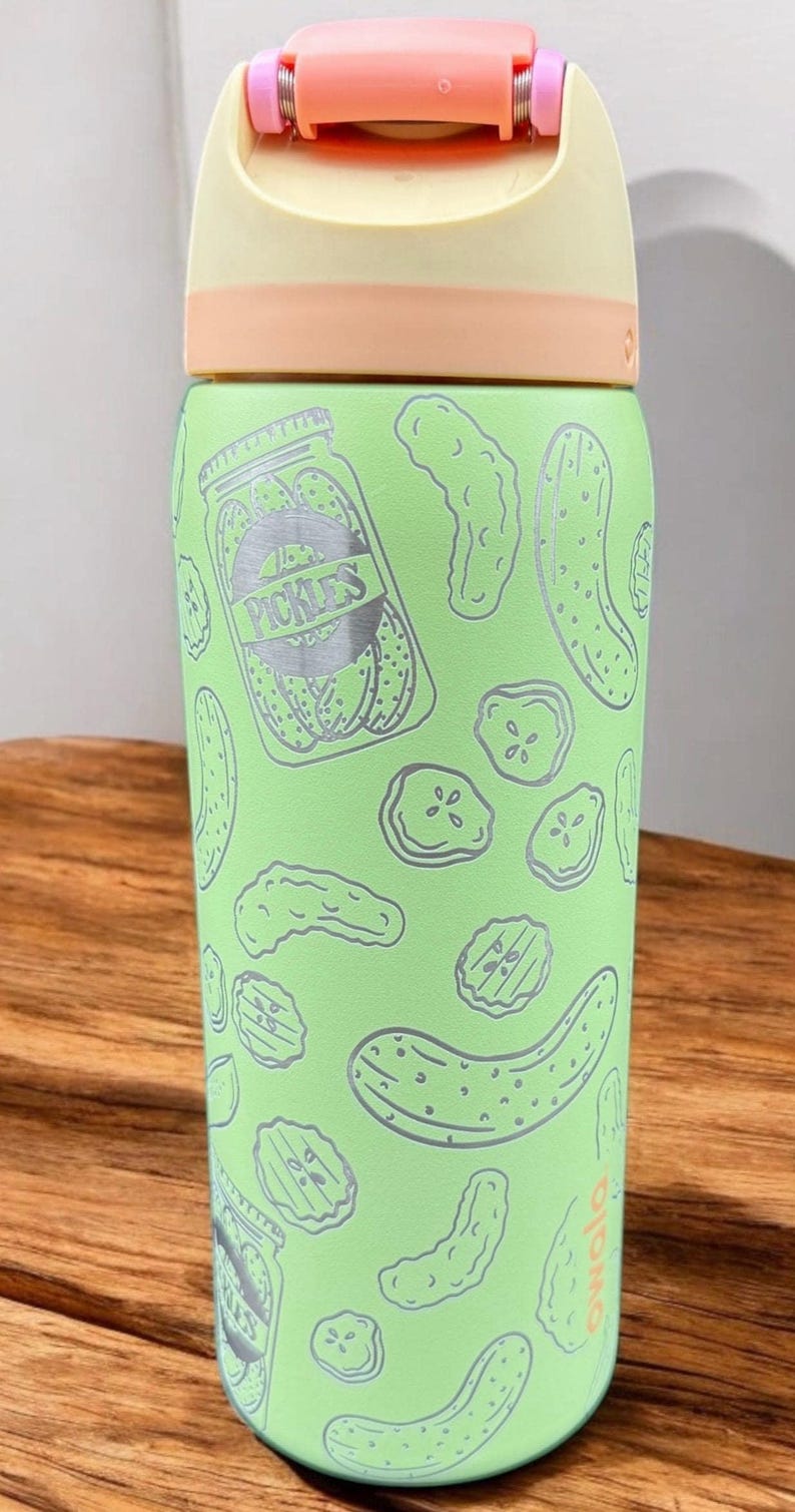 Botella Owala encurtida grabada de 32 oz y 24 oz Un gran eneldo imagen 4