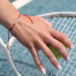 Sterlingzilveren tennisracketarmband, rood koord, uniseks tennisaccessoire