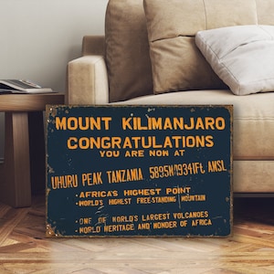 Cartello del sentiero Uhuru Peak del monte Kilimanjaro