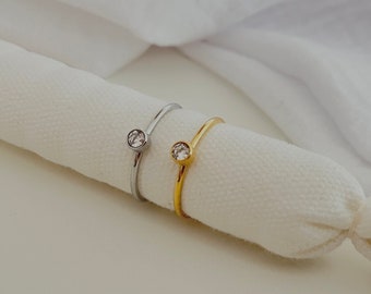 Adjustable ring with gold or silver crystal