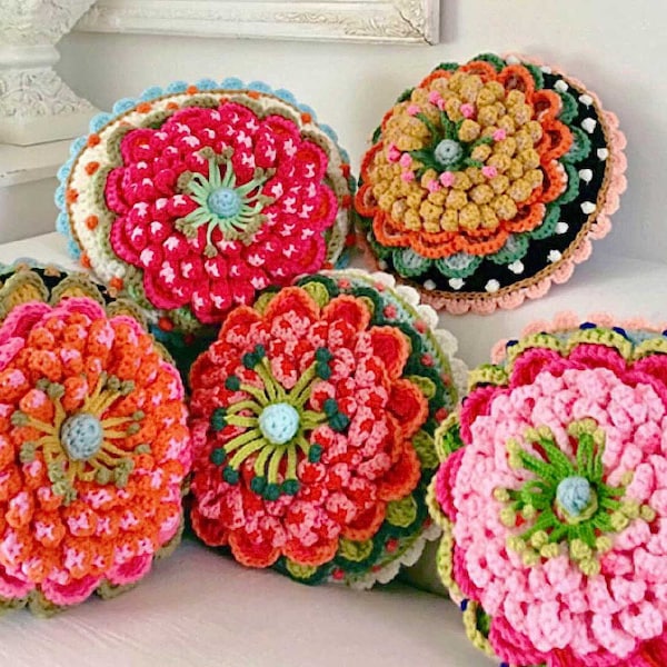 Patron au crochet Coussin 'Dahlia' - décoration florale d'intérieur colorée - Notice (téléchargement PDF en néerlandais, anglais, espagnol, italien)
