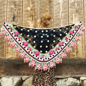 Crochet Pattern Shawl ‘Rosita’ - wrap stole openwork flowers Ibiza lace - DIY Instructions (PDF download in English, Dutch, Italian)