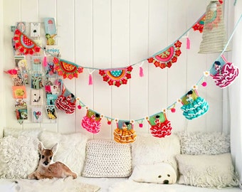 Crochet Pattern ‘Happy Garlands’ - festoons party decoration flamenco dancers - DIY Instructions (PDF download in English, Dutch, Italian)