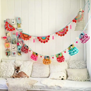 Crochet Pattern ‘Happy Garlands’ - festoons party decoration flamenco dancers - DIY Instructions (PDF download in English, Dutch, Italian)