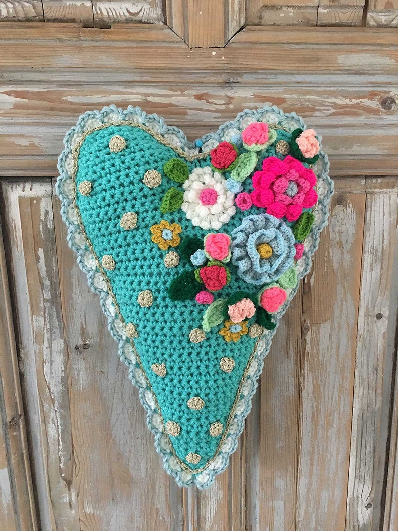 Crochet Pattern Cushion Sweetheart pillow love valentine flowers heart DIY Instructions PDF download in English, Dutch, Italian image 4