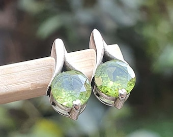 Round cut Peridot Leaf Stud Earrings 925 Sterling Silver - August Birthstone Jewelry, Natural Gemstone