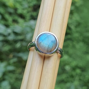 Round Labradorite Ring by BijouxUnisexes | Rainbow Labradorite Jewelry | Silver Ring for Men | Birthstone Jewelry | Gift for Her | On Sale