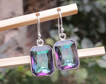 Pendientes rectangulares de topacio místico de BijouxUnisexes / Pendientes de plata 925 / Joyería artesanal / Joyería de topacio arcoíris / Regalos para damas de honor