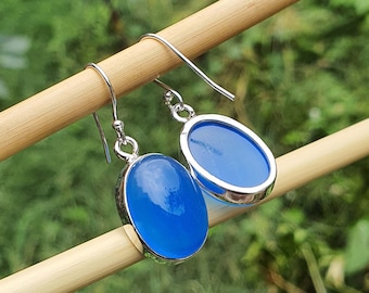 Pendientes colgantes de calcedonia azul con cabujón ovalado en plata de ley - Joyería artesanal con piedras preciosas