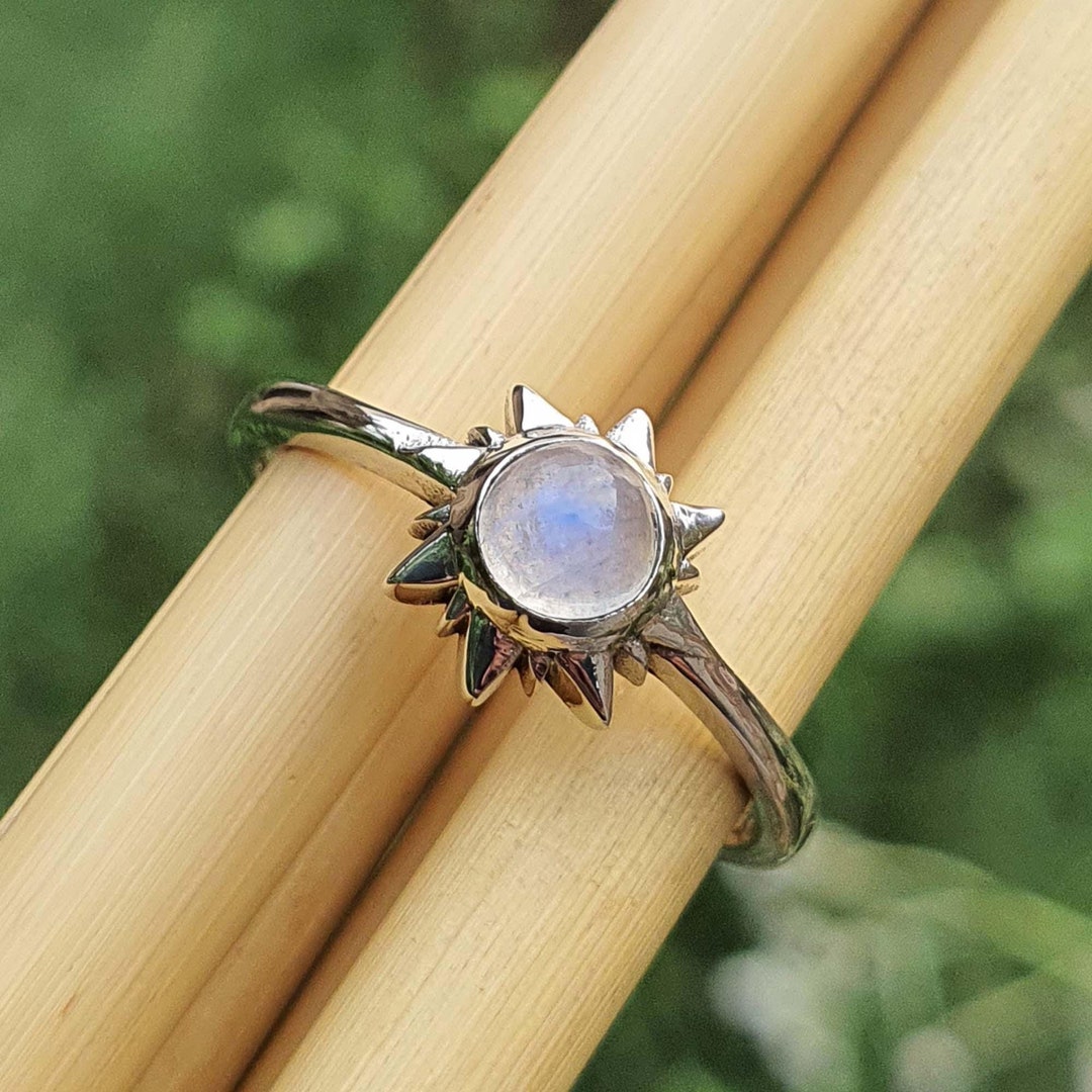 •SUN/MOONSTONE - FREEFORM• simple bezel silver ring (size 7)