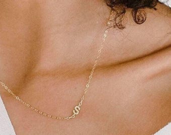 Personligt initialhalsband | Sidohalsband | Bokstavshalsen | Personligt halsband | Initialhalsband med namn | Gåva till hennes mamma