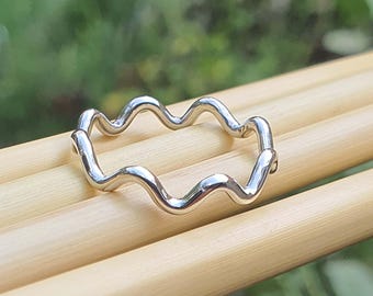Anillo de olas de oro * Anillo de olas de plata esterlina * Joyería de olas del océano * Joyería de playa * Anillo apilable delicado * Anillo en zigzag * Joyería minimalista