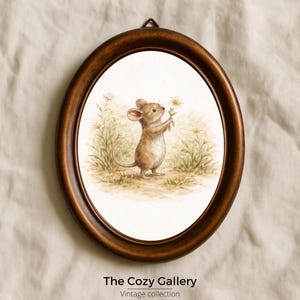 Lámina decorativa para habitación infantil con diseño de ratoncitos del bosque, arte infantil vintage y caprichoso con animales, decoración adorable de estilo cottagecore para habitación de bebé en tonos beige neutros.