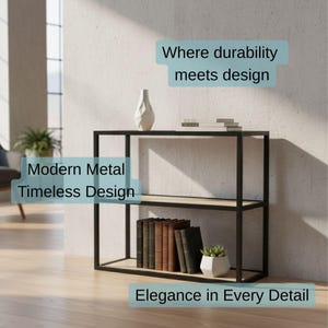 Puede incluir: Estantería de metal negro y madera con dos estantes. El estante superior contiene un jarrón blanco y libros. El estante inferior muestra libros y una pequeña planta en maceta. El texto de la imagen dice: "Modern Metal Timeless Design" y "Where durability meets design" y "Elegance in Every Detail".