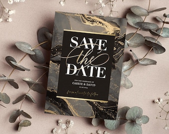 以下が含まれることがあります： 黒と金のマーブリングの背景を持つ「Save the Date」カード。テキスト「Save the Date」は白と金色の文字で書かれています。テキスト「For the marriage of Carrie & David」は白い文字で書かれています。日付は金色の文字で書かれています。
