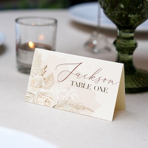Plantilla de tarjetas de asientos para bodas bohemias. Tarjetas de nombre editables para mesas de boda. Descarga digital de tarjetas de mesa bohemias pampas.