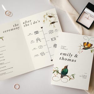 以下が含まれることがあります： 結婚式のスピーチプログラム。式典後のイベントのタイムラインが記載されており、写真撮影、カクテル、ディナー、ダンスなどが含まれています。プログラムには、エミリー＆トーマスへの歓迎カードも含まれており、鳥のイラストが描かれています。