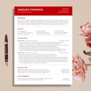Peut inclure: Un modèle de CV avec un en-tête rouge affichant le nom "ANGELINA THOMPSON" et les coordonnées. Le CV comprend des sections pour le résumé, les compétences, l'expérience, l'éducation et les réalisations. Le document est sur fond blanc.